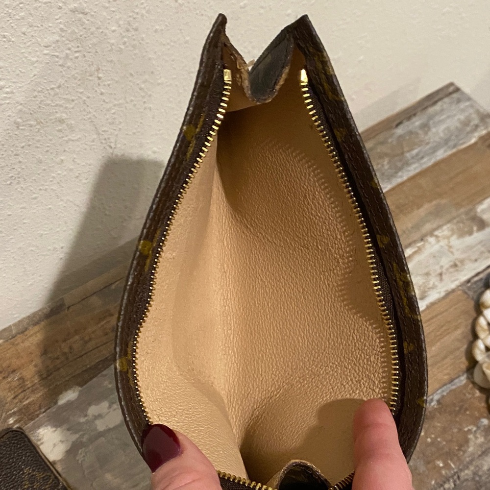 Louis Vuitton Monogram Bucket Pouch - Picture 7 of 11